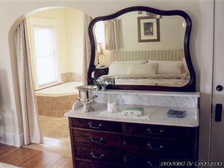 Bluecrest Bed And Breakfast شلالات نياغارا الغرفة الصورة